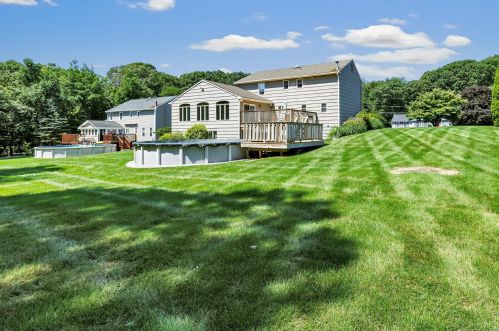 1795 Cutspring Rd, Stratford, CT 06614-8939