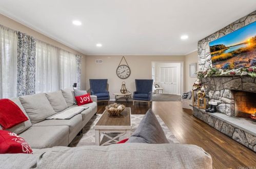 993 Pinebrook Blvd, New Rochelle, NY 10804-1809