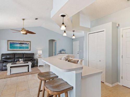 8425 102 Ct, Vero Beach FL  32967-3282 exterior