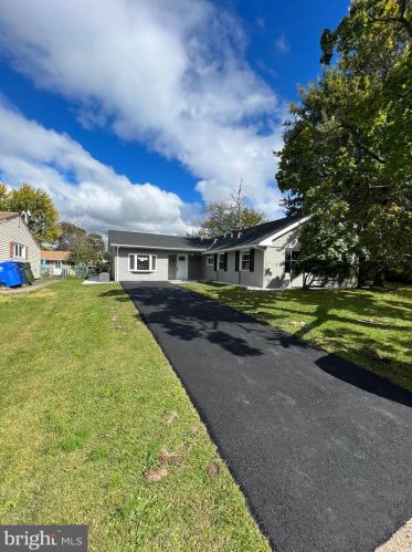 55 Middlebury Ln, Willingboro NJ  08046-2931 exterior