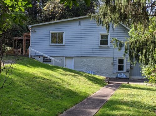 3041 Church St, Claridge, PA 15623-1822