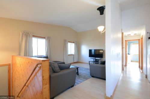 4817 Grenwich Trl, Saint Paul, MN 55128-2031
