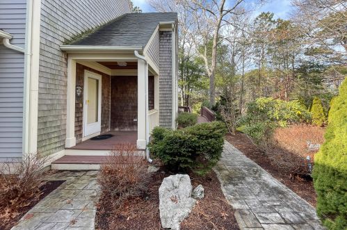 12 Gold Leaf Ln, Mashpee MA 02649-3556 exterior