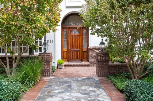 511 Berkshire Ave, La Canada, CA 91011-4018