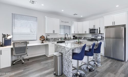 1121 11th St, Phoenix AZ 85006-2744 exterior