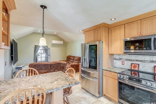 305 Bayberry Rd, Southold NY  11971-4436 exterior