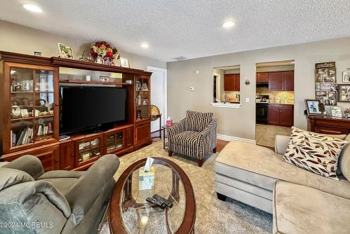 95 Tulip Ln, East Freehold NJ  07728-4088 exterior