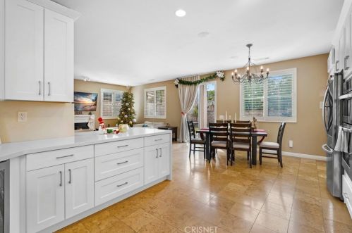 19920 Holly Dr, Santa Clarita CA  91350-3698 exterior