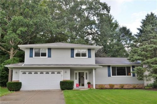 7200 Cottesmore Ln, Cleveland, OH 44139-4704