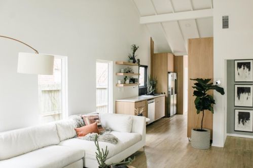 8648 Forest Hills Blvd, Dallas TX  75218-4023 exterior