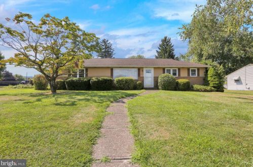 700 Apple Blossom Rd, Easton, PA 18040-1004
