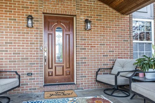 7 Breezewood Dr, Canonsburg, PA 15317-1862