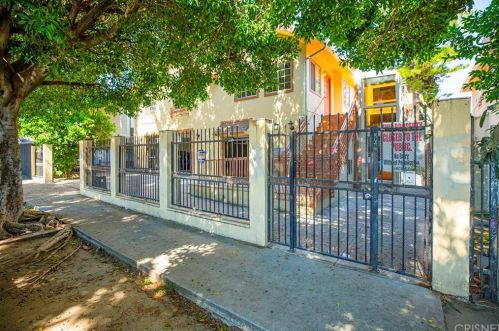 6824 Radford Ave, North Hollywood, CA 91605-7009