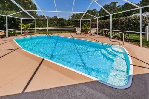 1451 Kinsmere Dr, New Port Richey, FL 34655-4525