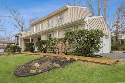 1 Simon Ct, Elwood, NY 11731-6431