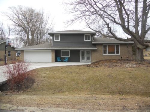 8536 Pelham Pkwy, Milwaukee, WI 53217-2443