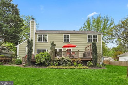 1426 Cellar Crk Way, Herndon VA  20170-2805 exterior
