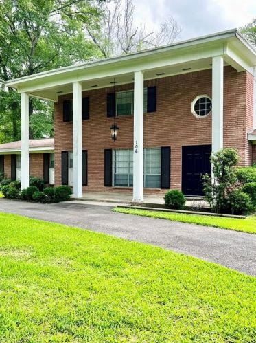 106 Longacre Dr, Conroe TX  77304-1720 exterior