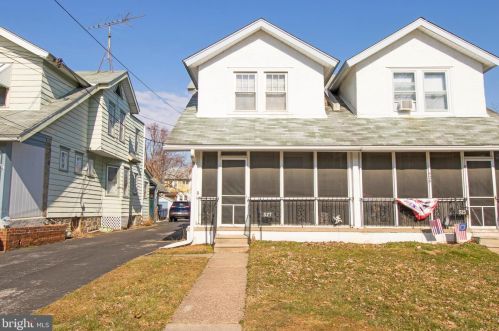 527 10th Ave, Prospect Park, PA 19076-1301