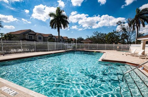 1042 Albany Ct, Naples FL  34105-4814 exterior