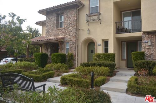 28470 Herrera St, Santa Clarita, CA 91354-3059