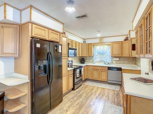 945 14th St, Saint Petersburg FL  33705-1242 exterior