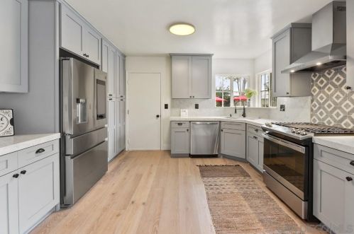 750 Smith Dr, Vista CA  92084-4428 exterior