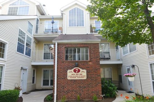 117 Carriage Crossing Ln, Middletown, CT 06457-5831