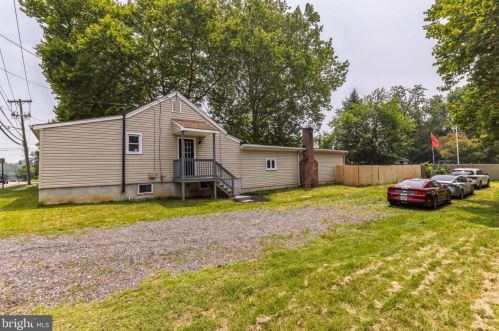 317 Delaware St, West Deptford, NJ 08096-5875