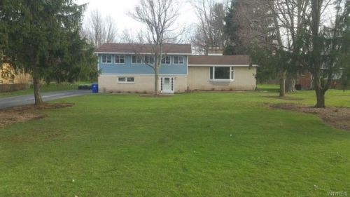 8921 The Fairways, Clarence, NY 14031-1429