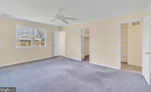 2827 Flagmaker Dr, Falls Church VA  22042-2204 exterior