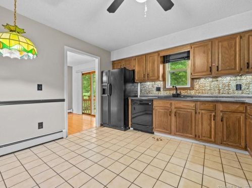 7 Lena Dr, Uncasville CT  exterior