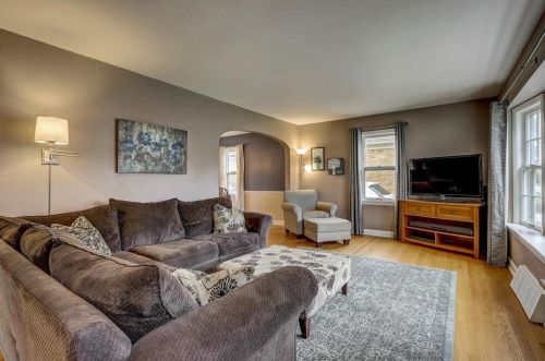 8153 Richmond Ct, Milwaukee, WI 53213-1615
