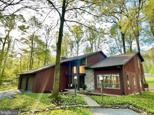 1229 Sand Hill Rd, Hummelstown, PA 17036-9791