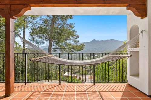 2625 Topanga Skyline Dr, Topanga CA  90290-4058 exterior