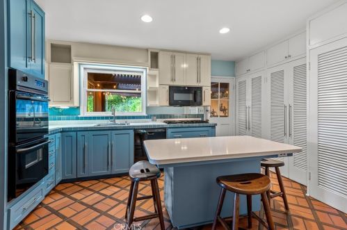 3870 Carpenter Ave, North Hollywood CA  91604-3729 exterior