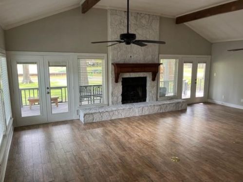 1981 Northshore Dr, Conroe TX  77304-5217 exterior