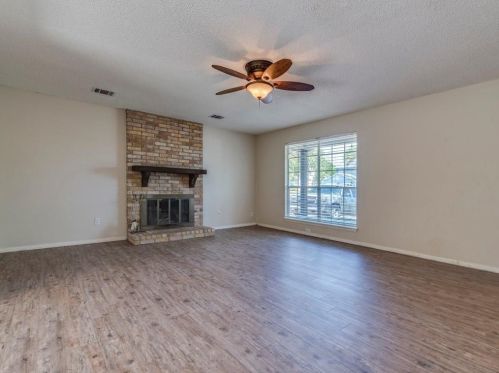11816 Eubank Dr, Austin TX  78758-3945 exterior