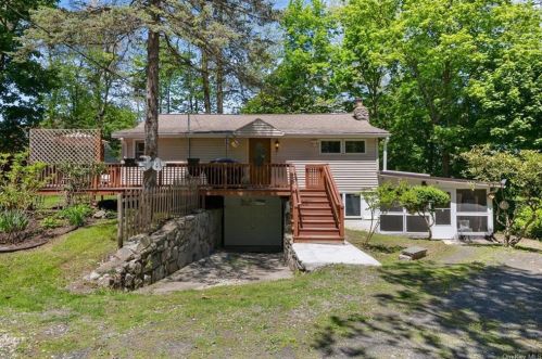 30 Hillcrest Trl, Monroe, NY 10950-6658