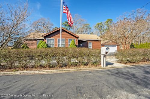 124 Woodland Dr, Bricktown NJ  08723-7433 exterior