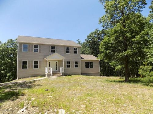 104 Quarry Ln, Tafton, PA 18464-9667