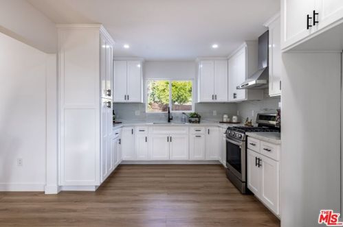 3003 Alabama St, Glendale CA  91214-2702 exterior