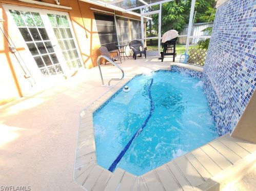 113 Robert Ave, Lehigh Acres FL  33936-1619 exterior