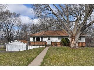 2615 Sycamore Ln, Minneapolis, MN 55441-2701