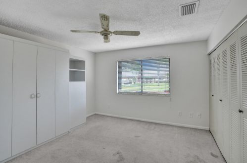 7 Farnworth Dr, Boynton Beach FL  33426-8121 exterior