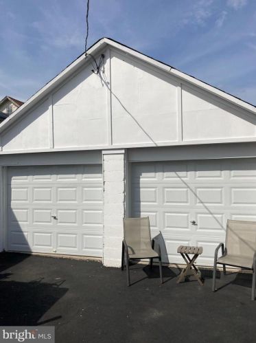 376 Amosland Rd, Holmes PA  19043-1203 exterior