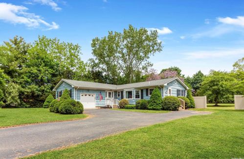 240 Silver Colt Rd, Nassau Point, NY 11935-1021