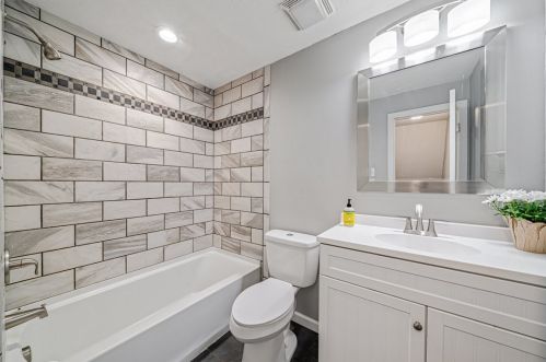 102 Redwood Cir, Latrobe PA  15650-2516 exterior