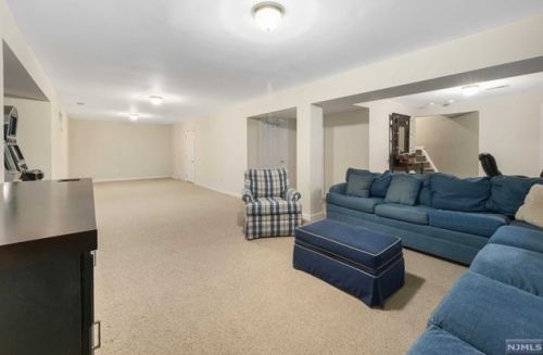 5 River Dell, Oakland NJ  07436-2302 exterior