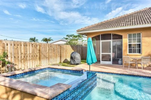 608 110th Ave, Naples FL  34108-1818 exterior